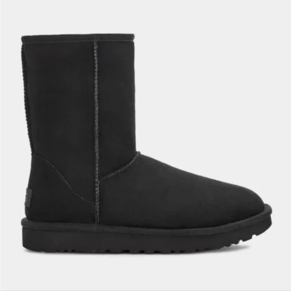 UGG Classic Short Boot II in Black Size 6 Women's Like New